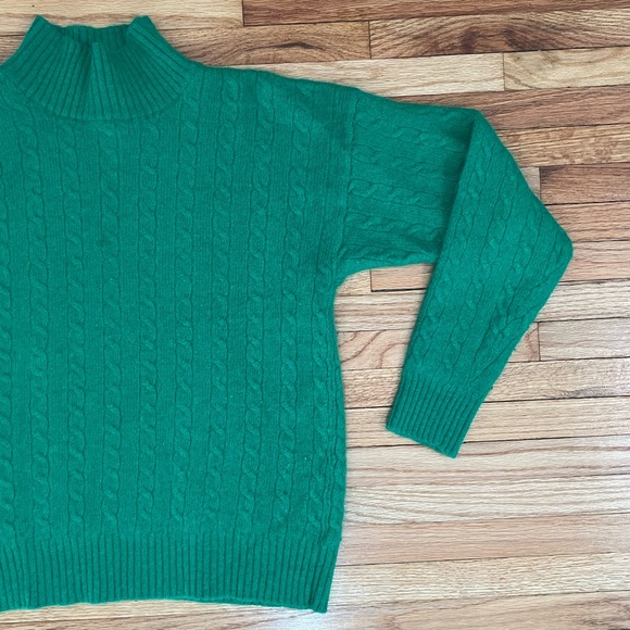 Summit Hill - Green Sweater - Picture 2 of 11